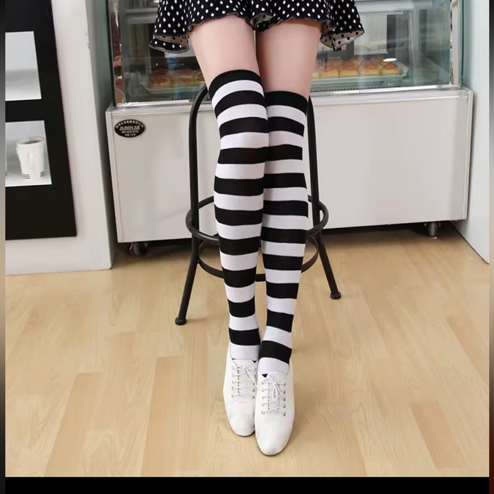 Black & White Striped Knee-High Socks - Unbranded